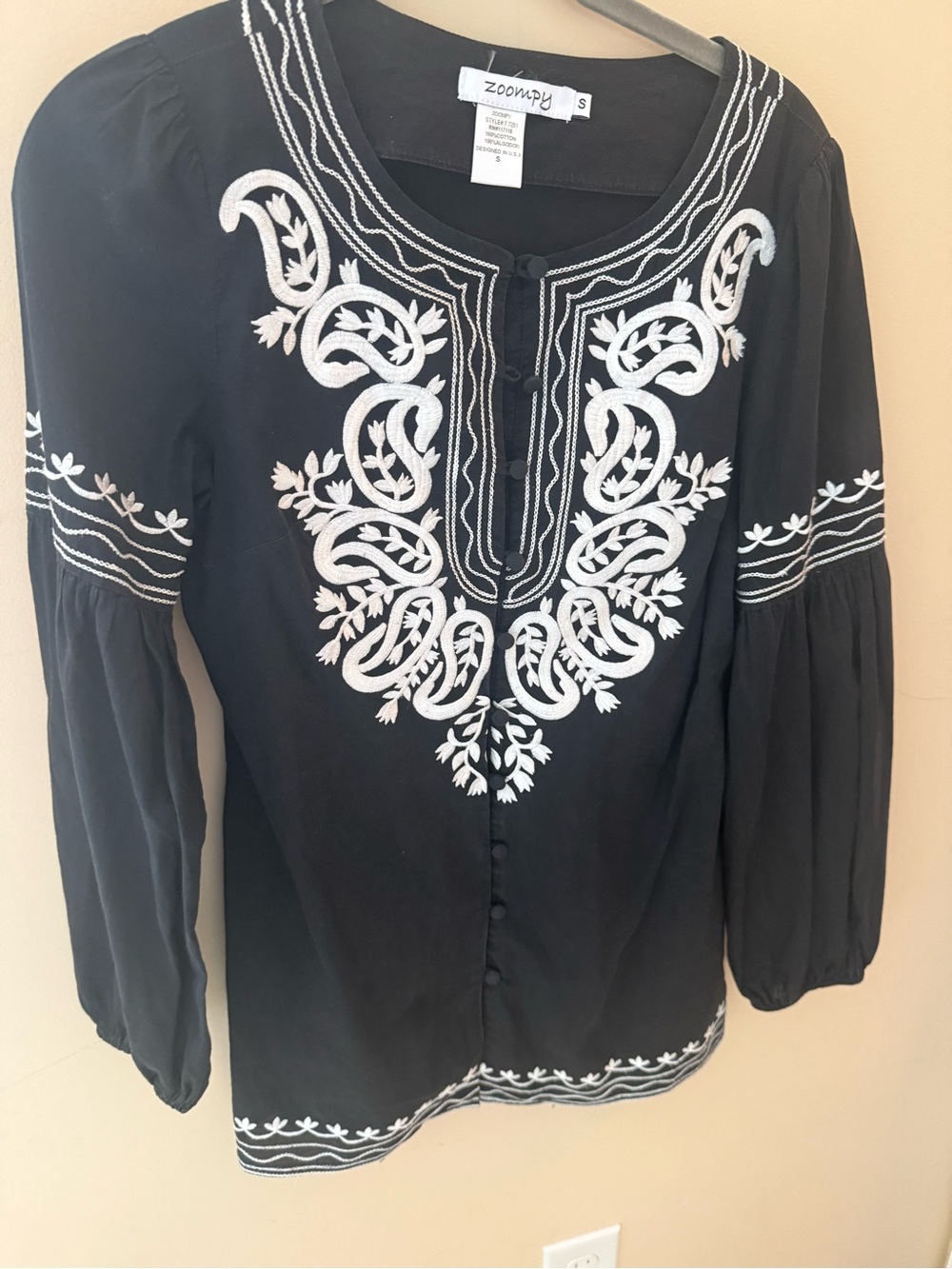 Zoompy Embroidered black boho Shirt cotton designed in USA size small